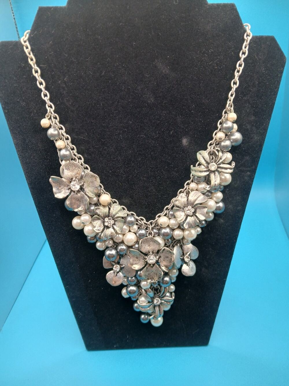 VCLM Bib Necklace Silvertone Chain mail Faux Blue Gray Pearls